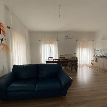 La Casa Di Gianfry Appartement Paola Buitenkant foto