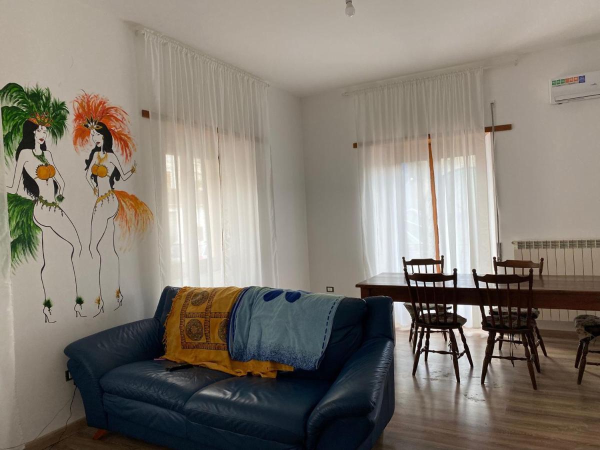 La Casa Di Gianfry Appartement Paola Buitenkant foto