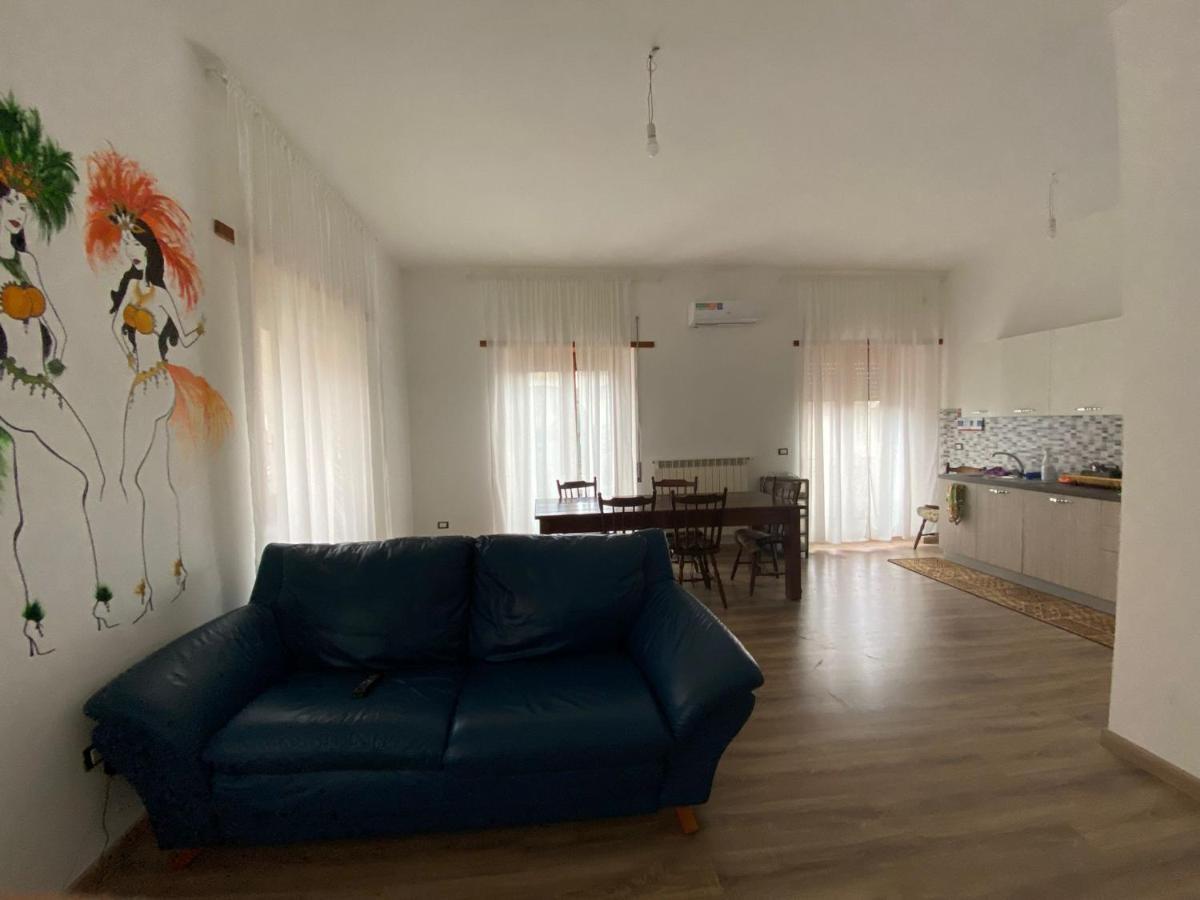 La Casa Di Gianfry Appartement Paola Buitenkant foto